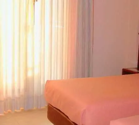 Hotel Hotel Sant Quirze De Besora 3*